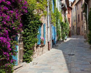 Idyllische Gasse in der Provence