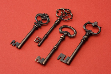 並べたアンティーク調の鍵