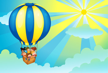 Fototapeta premium kids in hot air balloon