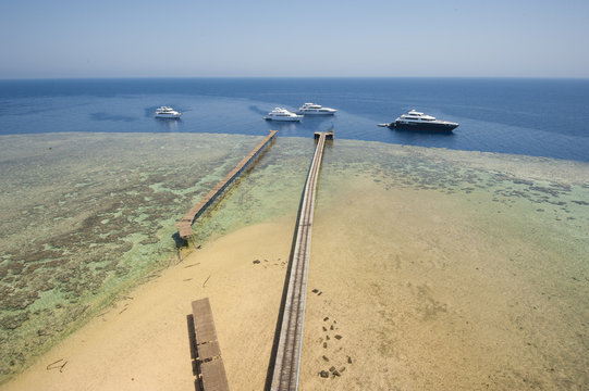 Fototapeta Boats moored on a tropical reef