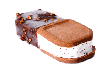 helado de galleta y chocolate