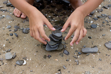 Building balanced stones
