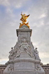Fototapeta na wymiar Pomnik królowej Wiktorii, London, Wielka Brytania