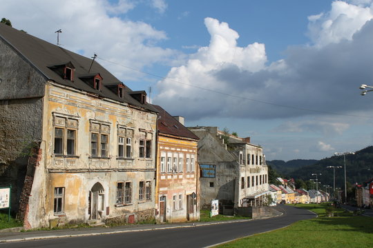 Durchgangsstra&szlig;e in Joachimsthal im b&ouml;hmischen Erzgebirge