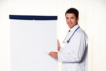 Erfolgreicher Arzt mit Flipchart