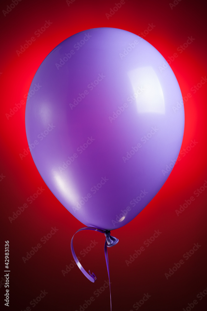 Wall mural festive purple balloon