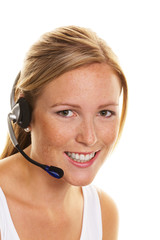 Frau mit Headset im Kundenservice