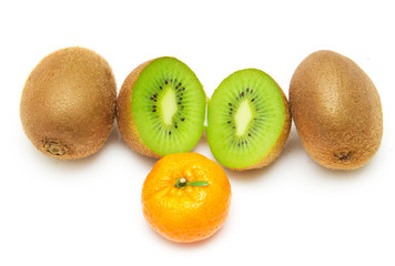 Fototapeta premium kiwi and a tangerine on a white background