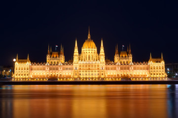 Fototapeta premium Budapest Parliament at night