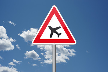 Achtung! Flughafen in der N&auml;he