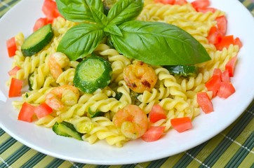 pasta con gamberi e zucchine
