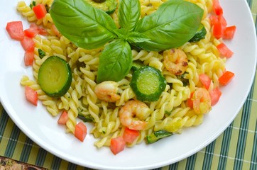 pasta con gamberi e zucchine