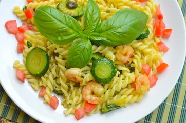 pasta con gamberi e zucchine