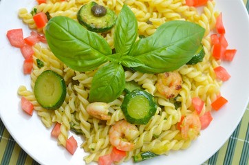 pasta con gamberi e zucchine