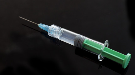 seringue vaccins soin médicaux