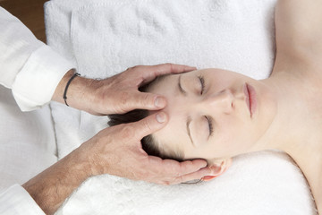 Fototapeta na wymiar masaż głowy ayurveda