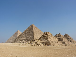 Fototapeta na wymiar Pyramides du Caire