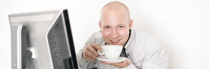 Geschäftsmann trinkt Kaffee