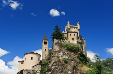 Fototapeta na wymiar Saint Pierre zamek i kościół, Włochy