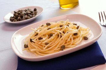 Spaghetti con capperi - specialità italiana