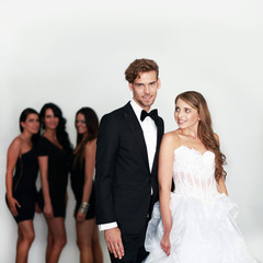 Brautpaar und Gäste