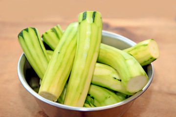 Geschälte Zucchini