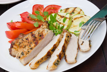 Sliced grilled steak and delicious vegetables for garnish