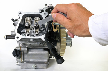 汎用エンジンの整備