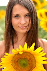 femme avec tournesol