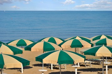 Ombrelloni sulla spiaggia