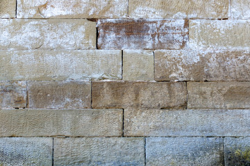 Feuchte Sandsteinwand