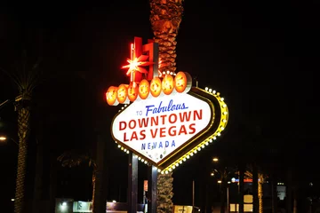 Foto op Plexiglas Het bord in het centrum van Las Vegas & 39 s nachts © travelview