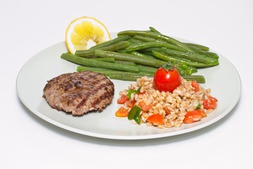 Hamburger with farro salad and green beans