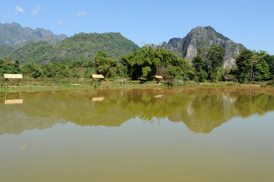 Lago di PaPong vicino a Vang Vieng in Laos