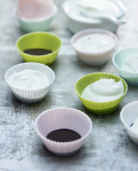 Petites corolles au chocolat et crème parfumée