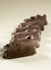 Alignement de barres chocolatées