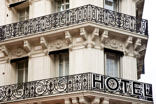 nobles Hotel mit Balkon