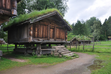 Fototapeta na wymiar Old Norwegian Farm House (fra Telemark), Oslo, Norwegia