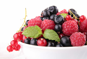 bowl of berries fruits