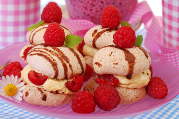 meringue cookies with raspberry