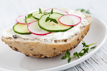 Brötchen mit Gemüse