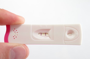 Test ciążowy w dłoni