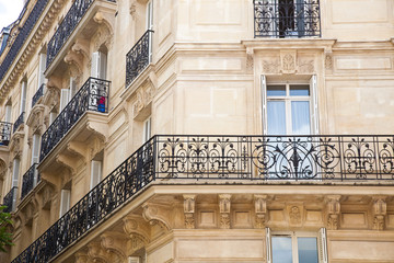 Haus mit Balkon in Paris