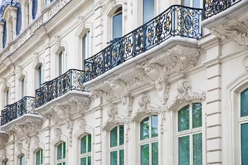 Fototapete Rund Haus mit Balkon auf der Champs Elysees in Paris © Tiberius Gracchus