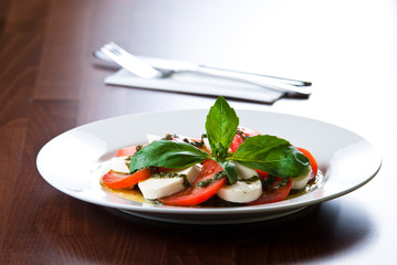 mozarella salad with pesto