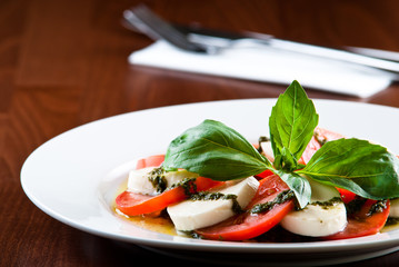 mozarella salad with pesto
