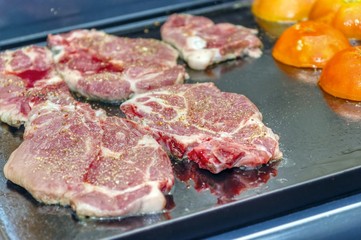 Côtes de porc à la plancha.