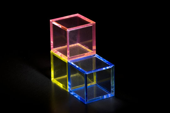 三色の立方体