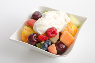 Obstsalat mit Sahne