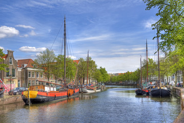 Fototapeta na wymiar Canal in Schiedam, Holland
